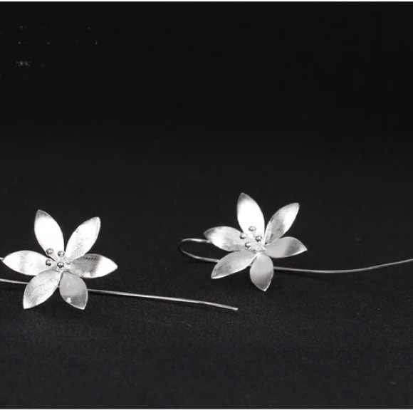 ◾️925 Sterling Silver Long Lotus Flower Drop Earrings - Picture 8 of 9